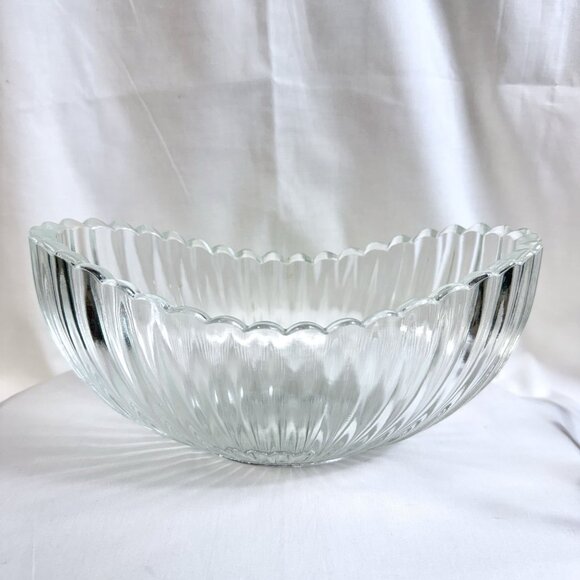 Vintage Clear Glass Basket Bowl w/ Silver Plated Metal Handle & Leaf Design 9.5 - Picture 8 of 14